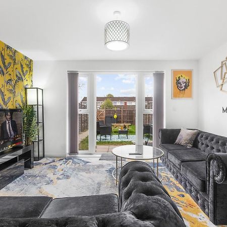Luxury 2 Bed House City Centre ✘ Bbq & Garden ☆ Family Friendly→ Swingball & Outdoor Furniture - Free Parking → With 50 Inch Smart Tv, Free Netflix & Wifi ✘ Comfy Seating Area - By Maevela Μπέρμιγχαμ Εξωτερικό φωτογραφία