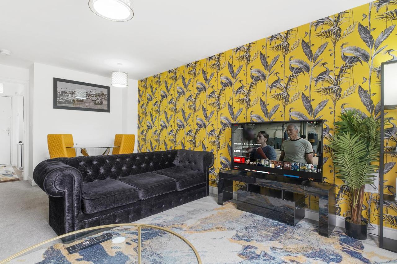 Luxury 2 Bed House City Centre ✘ Bbq & Garden ☆ Family Friendly→ Swingball & Outdoor Furniture - Free Parking → With 50 Inch Smart Tv, Free Netflix & Wifi ✘ Comfy Seating Area - By Maevela Μπέρμιγχαμ Εξωτερικό φωτογραφία