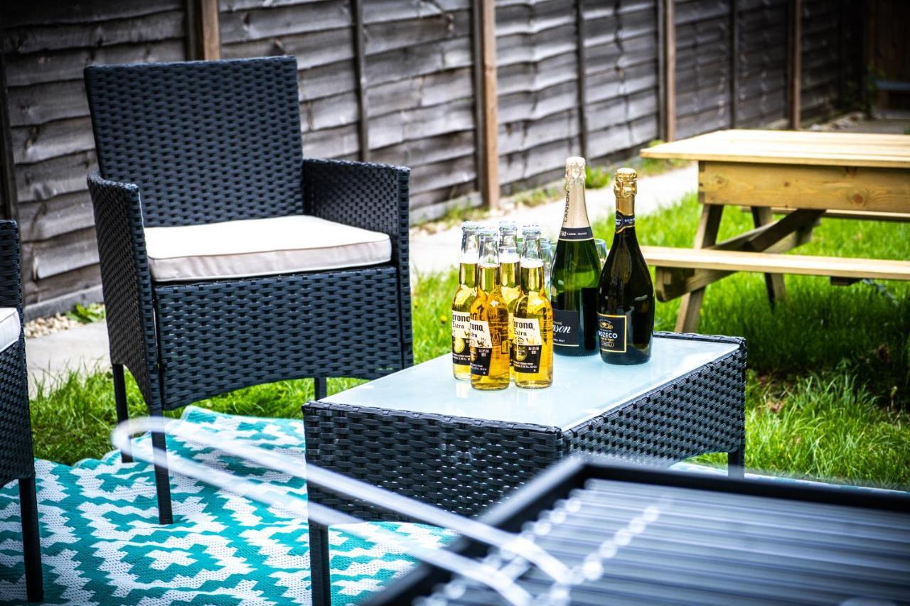 Luxury 2 Bed House City Centre ✘ Bbq & Garden ☆ Family Friendly→ Swingball & Outdoor Furniture - Free Parking → With 50 Inch Smart Tv, Free Netflix & Wifi ✘ Comfy Seating Area - By Maevela Μπέρμιγχαμ Εξωτερικό φωτογραφία