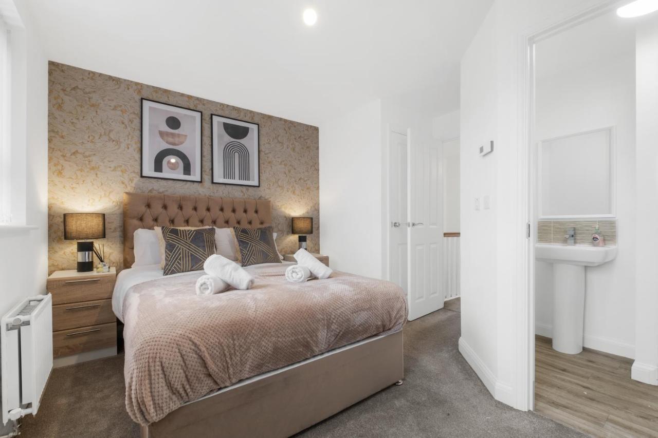 Luxury 2 Bed House City Centre ✘ Bbq & Garden ☆ Family Friendly→ Swingball & Outdoor Furniture - Free Parking → With 50 Inch Smart Tv, Free Netflix & Wifi ✘ Comfy Seating Area - By Maevela Μπέρμιγχαμ Εξωτερικό φωτογραφία