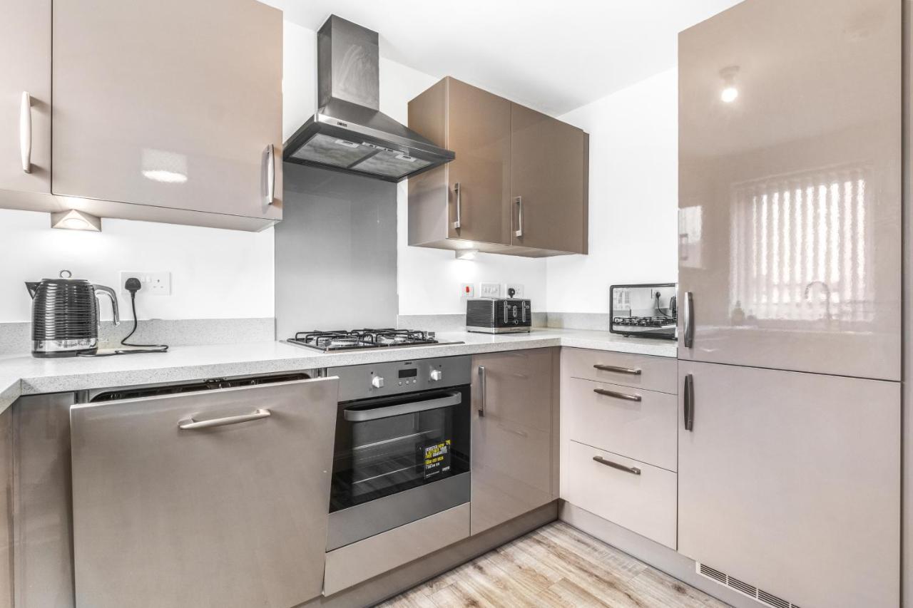 Luxury 2 Bed House City Centre ✘ Bbq & Garden ☆ Family Friendly→ Swingball & Outdoor Furniture - Free Parking → With 50 Inch Smart Tv, Free Netflix & Wifi ✘ Comfy Seating Area - By Maevela Μπέρμιγχαμ Εξωτερικό φωτογραφία