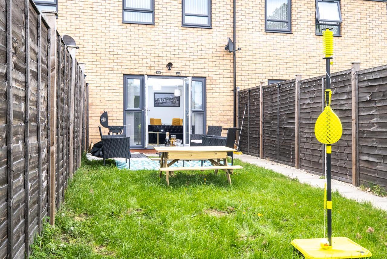 Luxury 2 Bed House City Centre ✘ Bbq & Garden ☆ Family Friendly→ Swingball & Outdoor Furniture - Free Parking → With 50 Inch Smart Tv, Free Netflix & Wifi ✘ Comfy Seating Area - By Maevela Μπέρμιγχαμ Εξωτερικό φωτογραφία