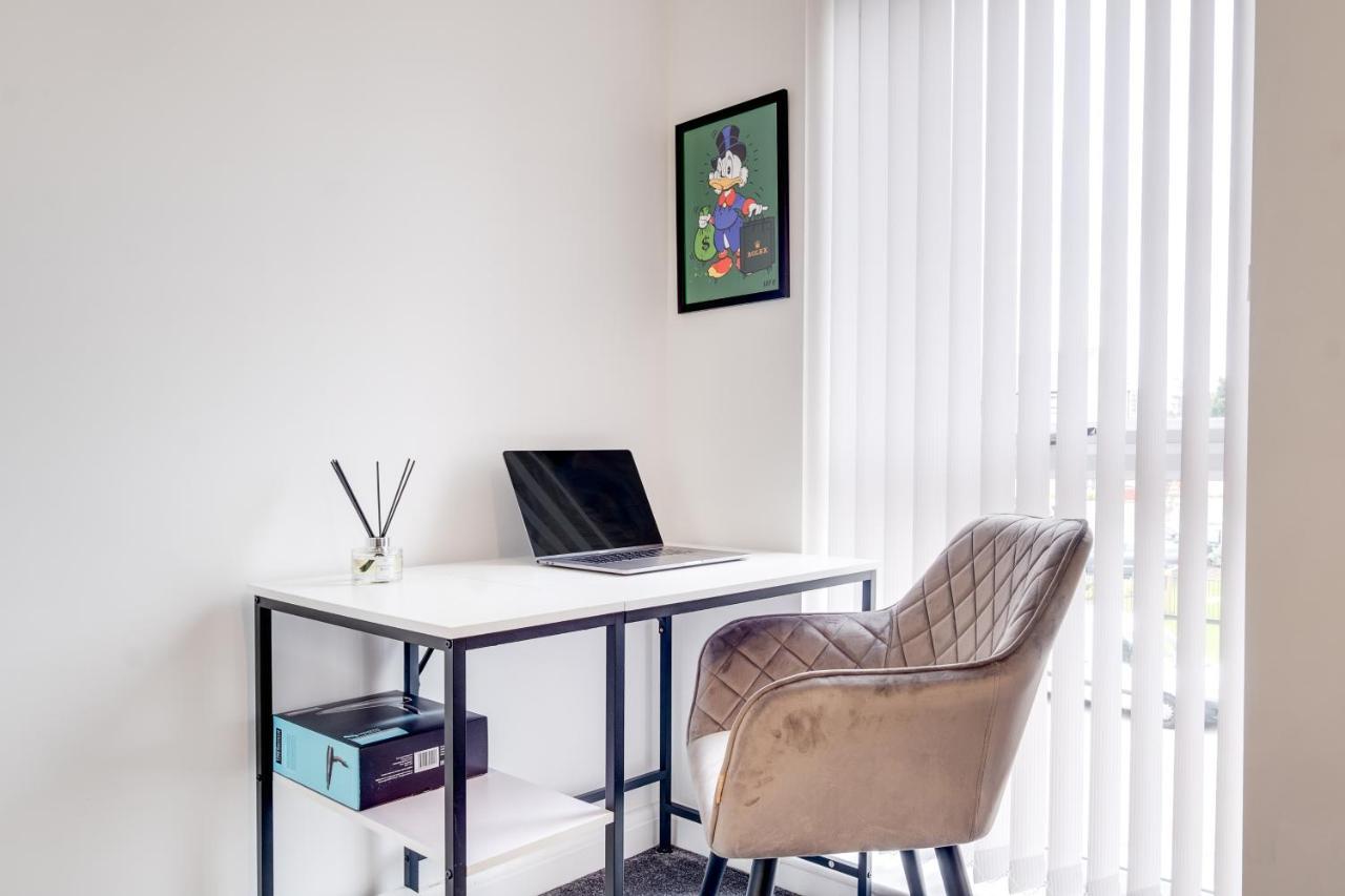 Luxury 2 Bed House City Centre ✘ Bbq & Garden ☆ Family Friendly→ Swingball & Outdoor Furniture - Free Parking → With 50 Inch Smart Tv, Free Netflix & Wifi ✘ Comfy Seating Area - By Maevela Μπέρμιγχαμ Εξωτερικό φωτογραφία