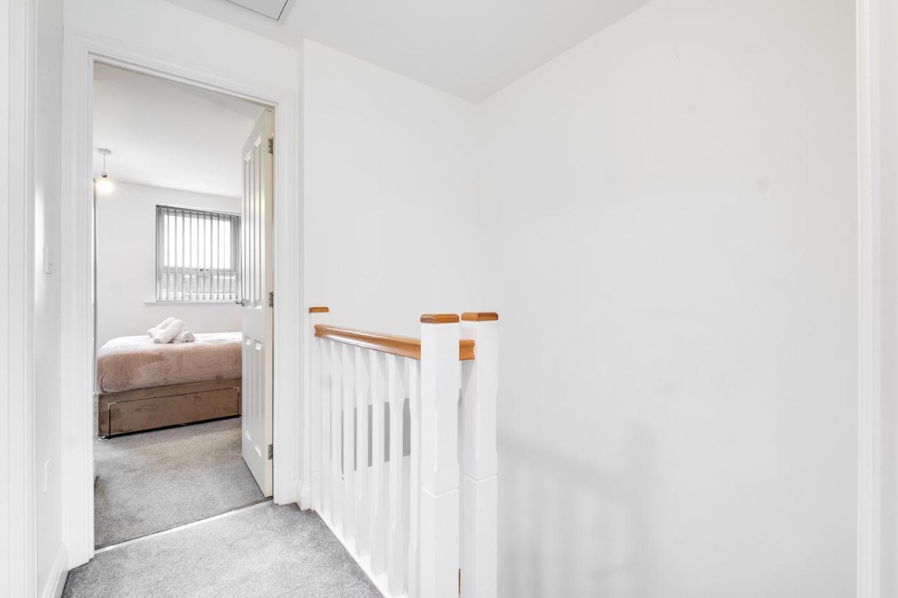 Luxury 2 Bed House City Centre ✘ Bbq & Garden ☆ Family Friendly→ Swingball & Outdoor Furniture - Free Parking → With 50 Inch Smart Tv, Free Netflix & Wifi ✘ Comfy Seating Area - By Maevela Μπέρμιγχαμ Εξωτερικό φωτογραφία