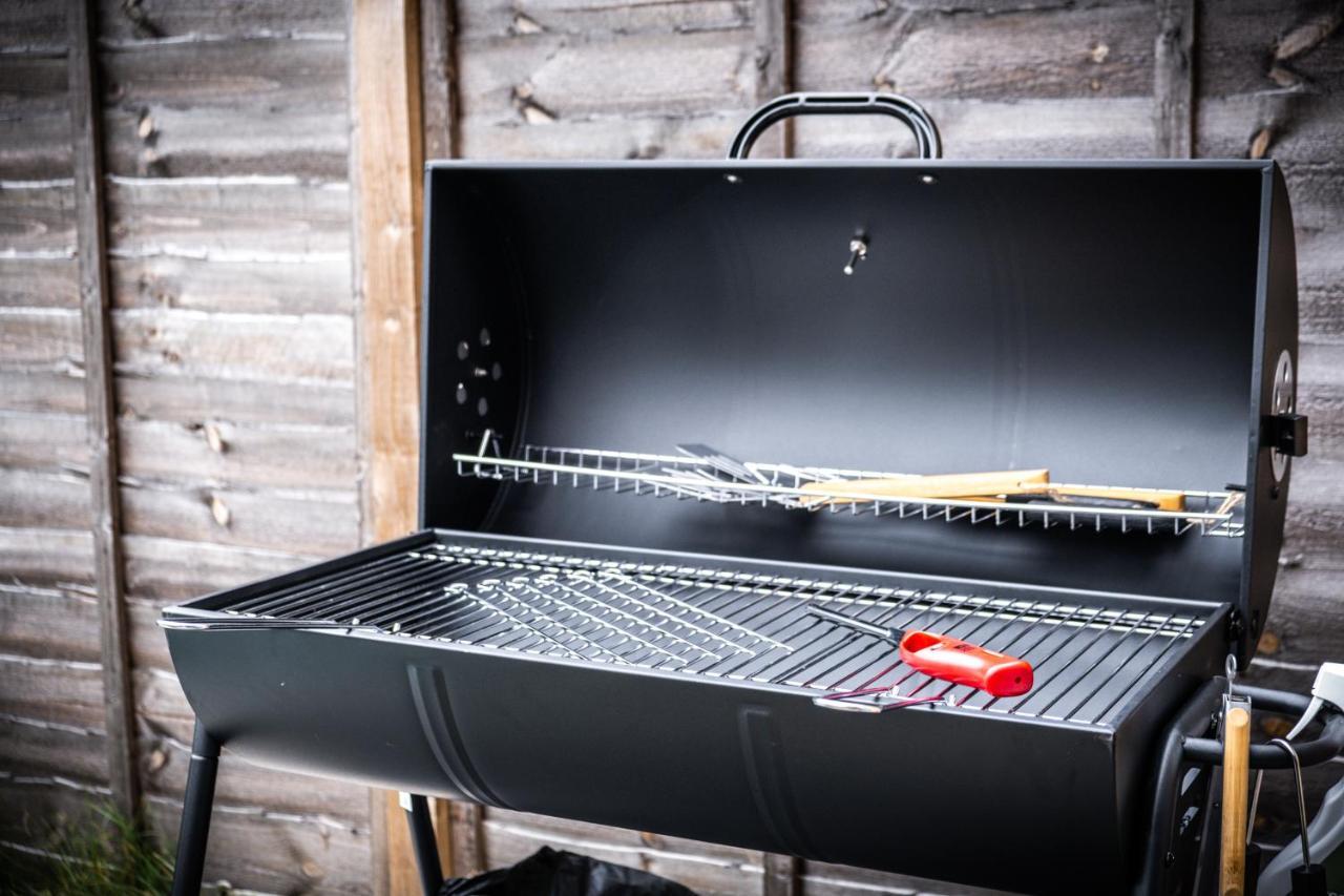 Luxury 2 Bed House City Centre ✘ Bbq & Garden ☆ Family Friendly→ Swingball & Outdoor Furniture - Free Parking → With 50 Inch Smart Tv, Free Netflix & Wifi ✘ Comfy Seating Area - By Maevela Μπέρμιγχαμ Εξωτερικό φωτογραφία
