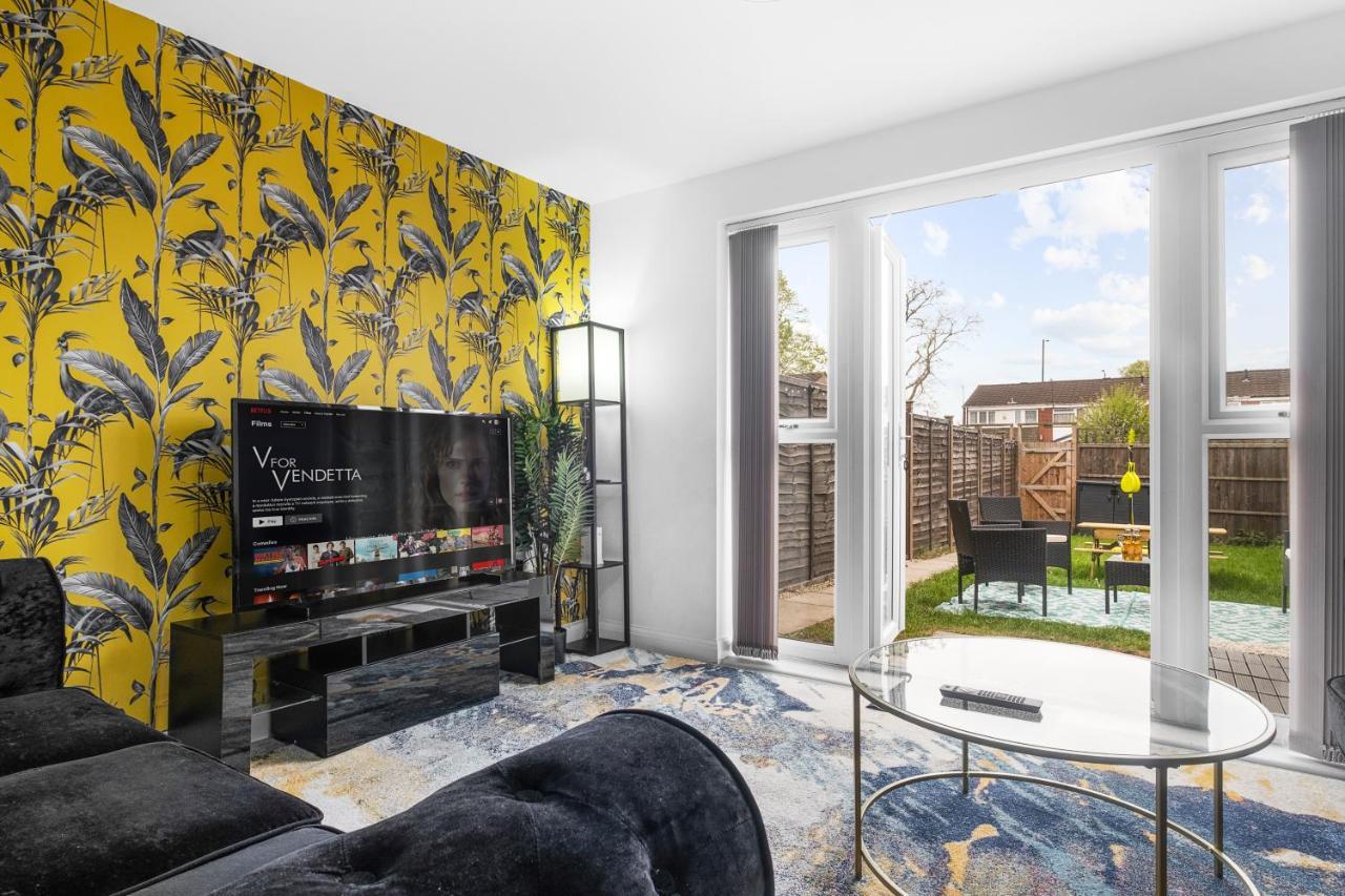 Luxury 2 Bed House City Centre ✘ Bbq & Garden ☆ Family Friendly→ Swingball & Outdoor Furniture - Free Parking → With 50 Inch Smart Tv, Free Netflix & Wifi ✘ Comfy Seating Area - By Maevela Μπέρμιγχαμ Εξωτερικό φωτογραφία