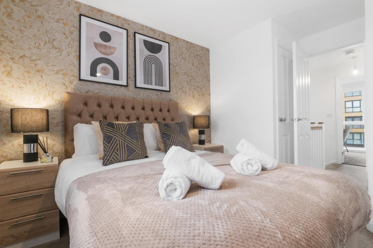 Luxury 2 Bed House City Centre ✘ Bbq & Garden ☆ Family Friendly→ Swingball & Outdoor Furniture - Free Parking → With 50 Inch Smart Tv, Free Netflix & Wifi ✘ Comfy Seating Area - By Maevela Μπέρμιγχαμ Εξωτερικό φωτογραφία