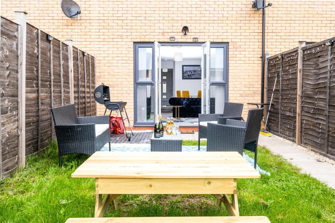 Luxury 2 Bed House City Centre ✘ Bbq & Garden ☆ Family Friendly→ Swingball & Outdoor Furniture - Free Parking → With 50 Inch Smart Tv, Free Netflix & Wifi ✘ Comfy Seating Area - By Maevela Μπέρμιγχαμ Εξωτερικό φωτογραφία